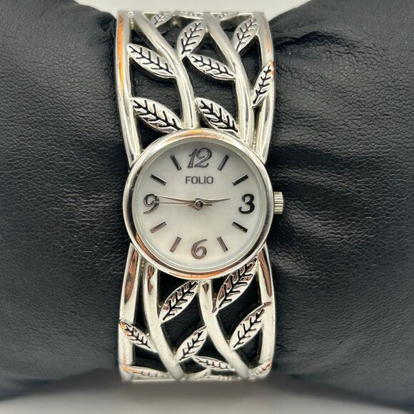 Folio Silver Tone Women’s Fashion Watch Working New Battery - Picture 1 of 8